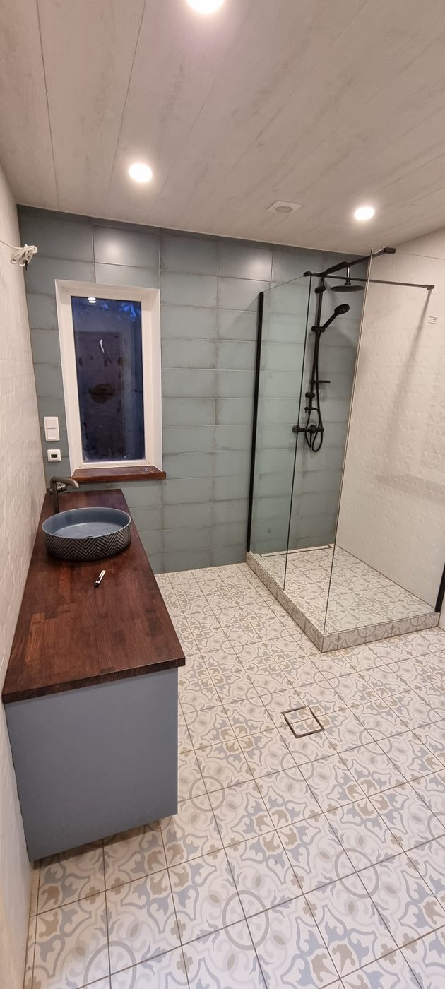 Vannituba heledate plaatidega